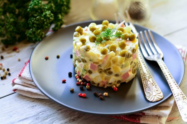 10 рецептов салата Оливье, в том числе для веганов 10 рецептов салата Оливье, в том числе для веганов