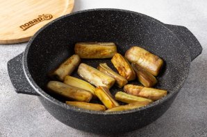 Баклажаны с зеленью и чесноком Баклажаны с зеленью и чесноком