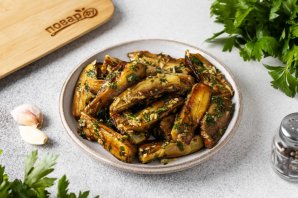 Баклажаны с зеленью и чесноком Баклажаны с зеленью и чесноком