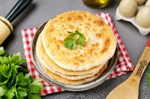 Бездрожжевое тесто с яйцами для лепёшек Бездрожжевое тесто с яйцами для лепёшек