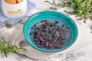 Бисквит с черникой в мультиварке