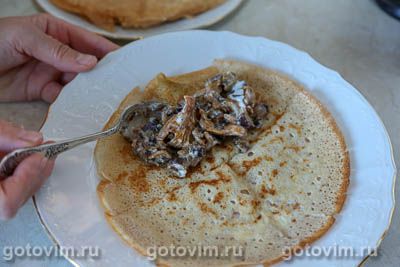 Блины на кефире с жареными грибами и баклажанами Блины на кефире с жареными грибами и баклажанами