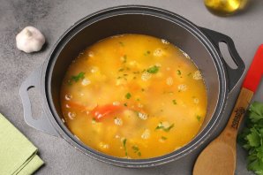 Ближневосточный плов с курицей и помидорами