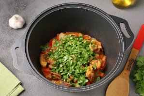 Ближневосточный плов с курицей и помидорами