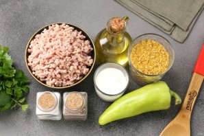 Булгур с фаршем, сладким перцем и сметаной
