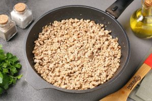 Булгур с фаршем, сладким перцем и сметаной