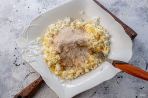 Диетические сырники в духовке без муки и сахара Диетические сырники в духовке без муки и сахара