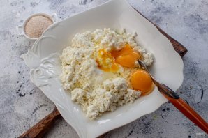 Диетические сырники в духовке без муки и сахара Диетические сырники в духовке без муки и сахара