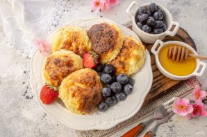 Диетические сырники в духовке без муки и сахара Диетические сырники в духовке без муки и сахара