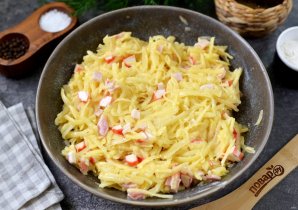 Драники с беконом и крабовыми палочками Драники с беконом и крабовыми палочками