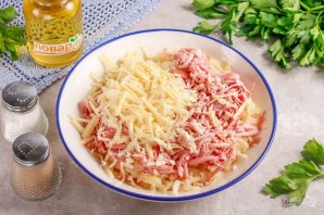 Драники с колбасой и сыром