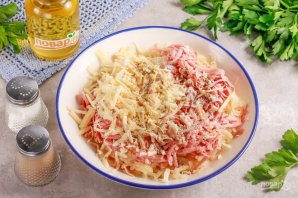 Драники с колбасой и сыром