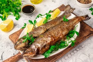 Форель с петрушкой в духовке Форель с петрушкой в духовке