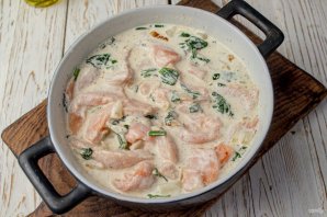 Форель запеченная со шпинатом Форель запеченная со шпинатом