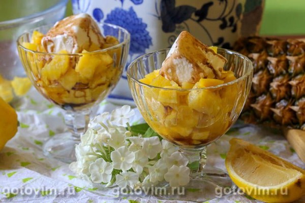 Фруктовый салат с мороженым