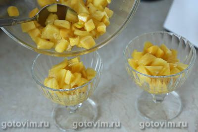 Фруктовый салат с мороженым