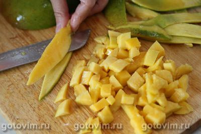 Фруктовый салат с мороженым