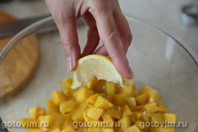 Фруктовый салат с мороженым
