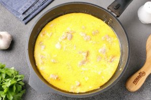 Ячневая каша с курицей в сметанном соусе