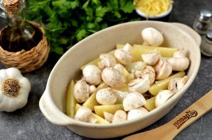 Картофель запеченный с ветчиной и шампиньонами Картофель запеченный с ветчиной и шампиньонами
