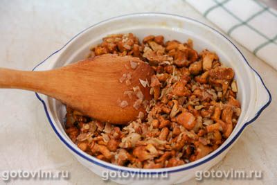 Картофельная запеканка с лисичками и беконом