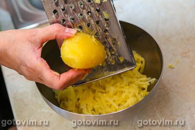 Картофельная запеканка с лисичками и беконом