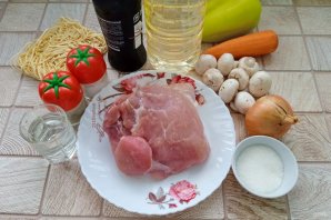 Кисло-сладкая лапша со свининой и овощами