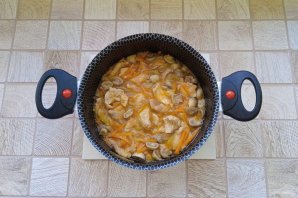 Кисло-сладкая лапша со свининой и овощами