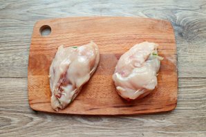 Курица с базиликом и помидорами