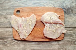 Курица с базиликом и помидорами