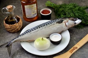 Маринованная скумбрия с луком и томатной пастой Маринованная скумбрия с луком и томатной пастой