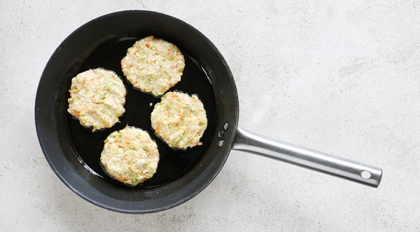 Оладьи из кабачков с морковью и сыром, пошаговый рецепт с фото Оладьи из кабачков с морковью и сыром, пошаговый рецепт с фото