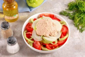 Овощной салат с икрой минтая