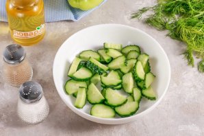 Овощной салат с икрой минтая