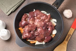 Печень с картофелем в горшочке