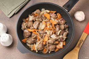 Печень с картофелем в горшочке