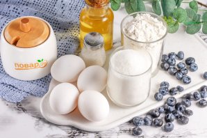 Пирог с голубикой в мультиварке