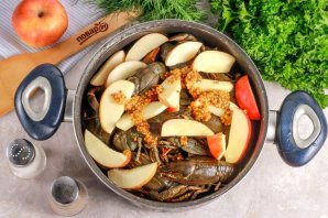 Раки с яблоками