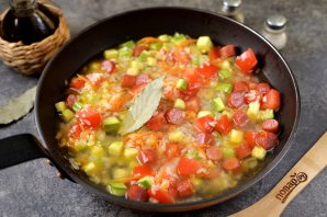 Рис с колбасками и овощами