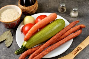 Рис с колбасками и овощами