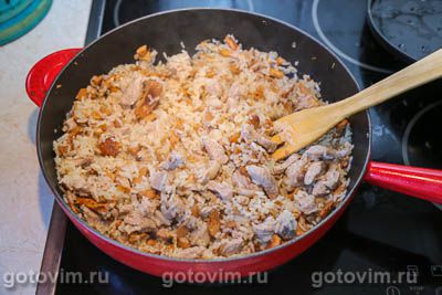 Рис с мясом и лисичками