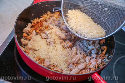 Рис с мясом и лисичками