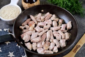 Рис со свининой и морковью по-корейски на сковороде Рис со свининой и морковью по-корейски на сковороде