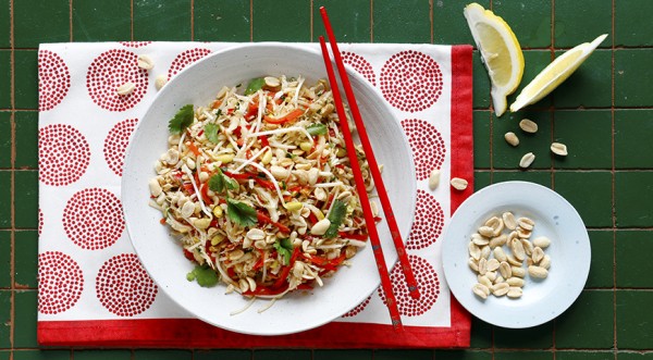 Салат из пекинской капусты с перцем, ростками и арахисом, пошаговый рецепт с фото