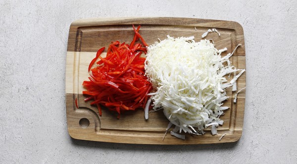 Салат из пекинской капусты с перцем, ростками и арахисом, пошаговый рецепт с фото