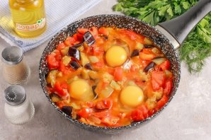 Шакшука с баклажанами и лимонной цедрой