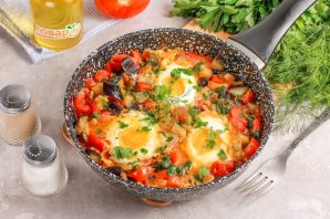 Шакшука с баклажанами и лимонной цедрой