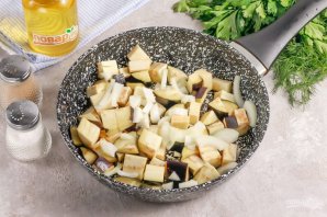 Шакшука с баклажанами и лимонной цедрой