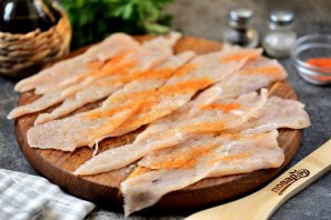 Шашлычки-рулетики из курицы и бекона на сковороде