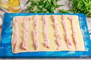 Слоёные палочки-спиральки с ветчиной и сыром